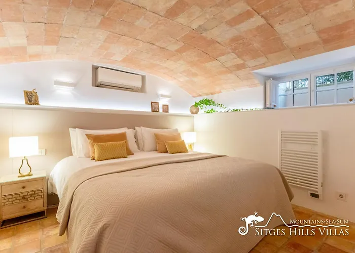 Villa De Leones In Heart Of By And Town With A/c And Games *