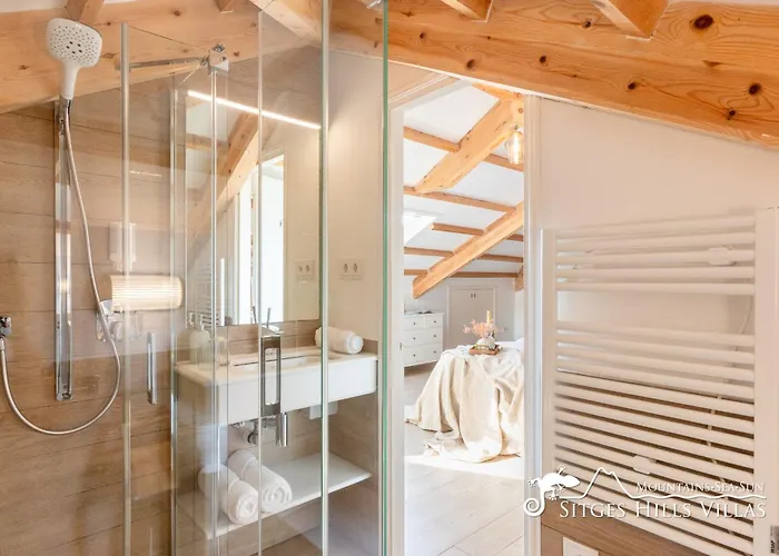 Villa De Leones In Heart Of By And Town With A/c And Games Sitges