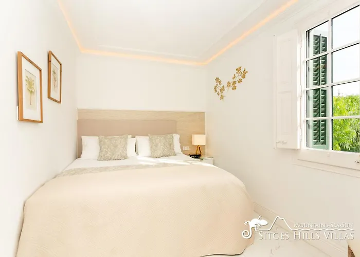 De Leones In Heart Of By And Town With A/c And Games * Sitges