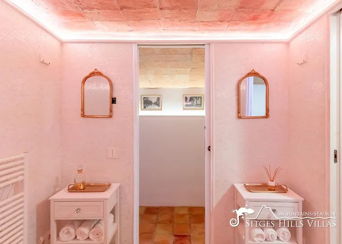 Villa De Leones In Heart Of By And Town With A/c And Games *