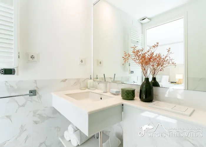 Villa De Leones In Heart Of By And Town With A/c And Games *