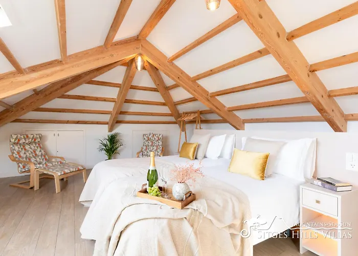 Villa De Leones In Heart Of By And Town With A/c And Games Sitges