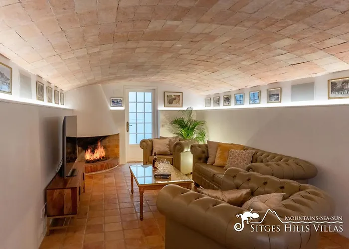 Villa De Leones In Heart Of By And Town With A/c And Games *