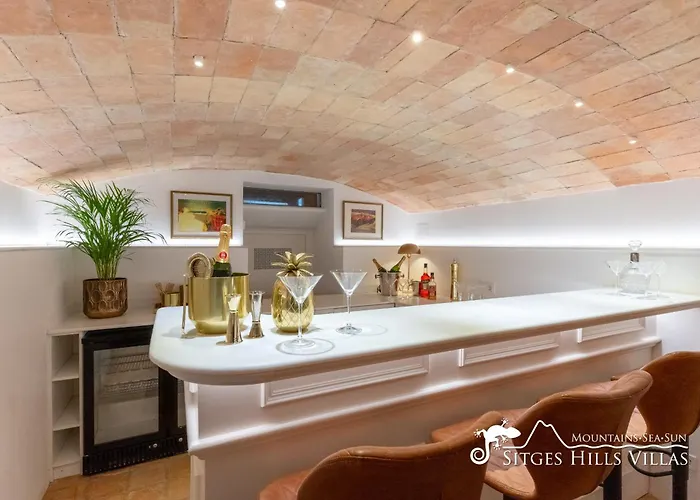 De Leones In Heart Of By And Town With A/c And Games * Sitges