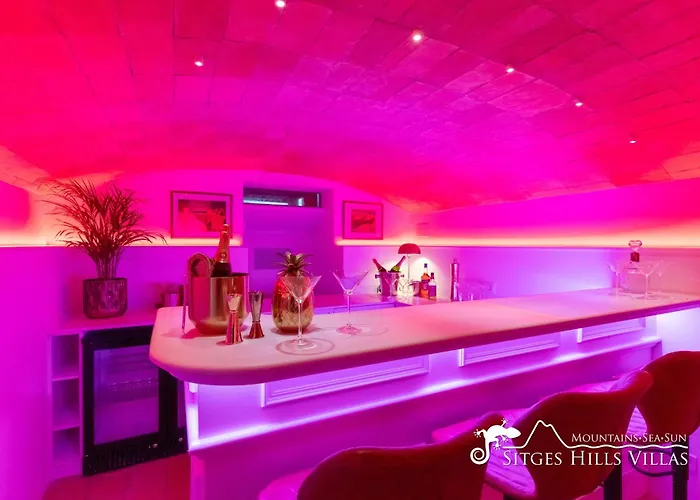 Villa De Leones In Heart Of By And Town With A/c And Games