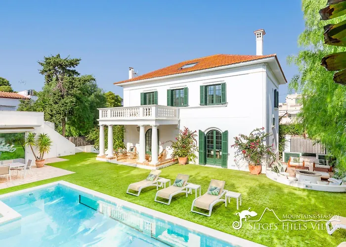 Villa De Leones In Heart Of By And Town With A/c And Games